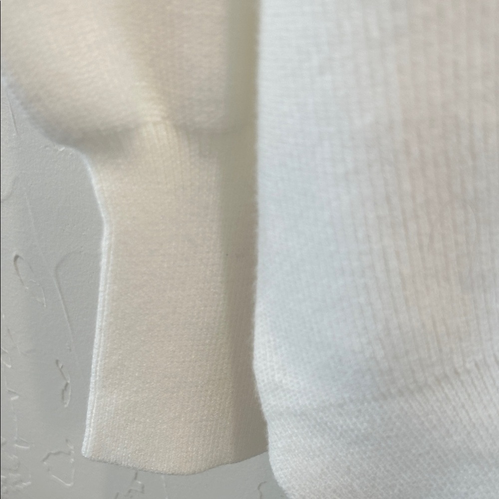 Lillusory - Chic White Women's Crew Neck Sweater - Picture 5 of 8